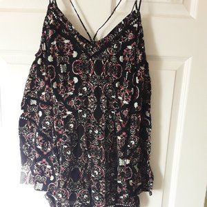EUC Kendall + Kylie Black Geo Floral Cold Shoulder Bell Sleeve Romper XS  **F**